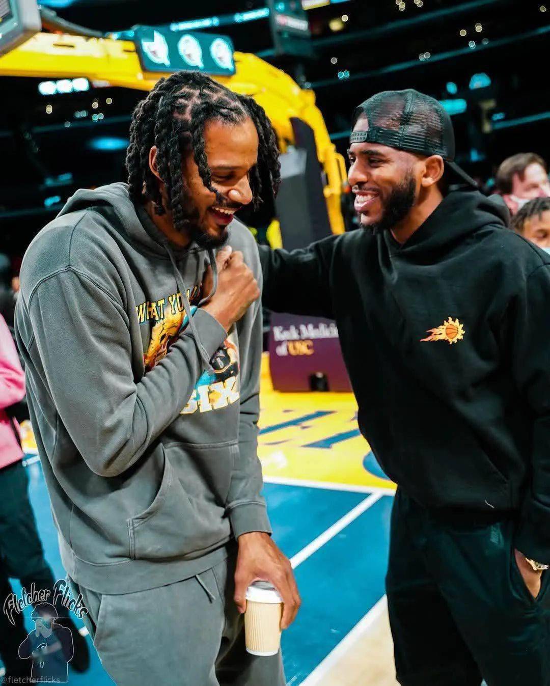 美国队不断突破!,Scout连续十场比赛得分超过领先优势明显观众掌声雷动的简单介绍 美国队不断突破!,Scout连续十场比赛得分超过领先优势明显观众掌声雷动的简单介绍