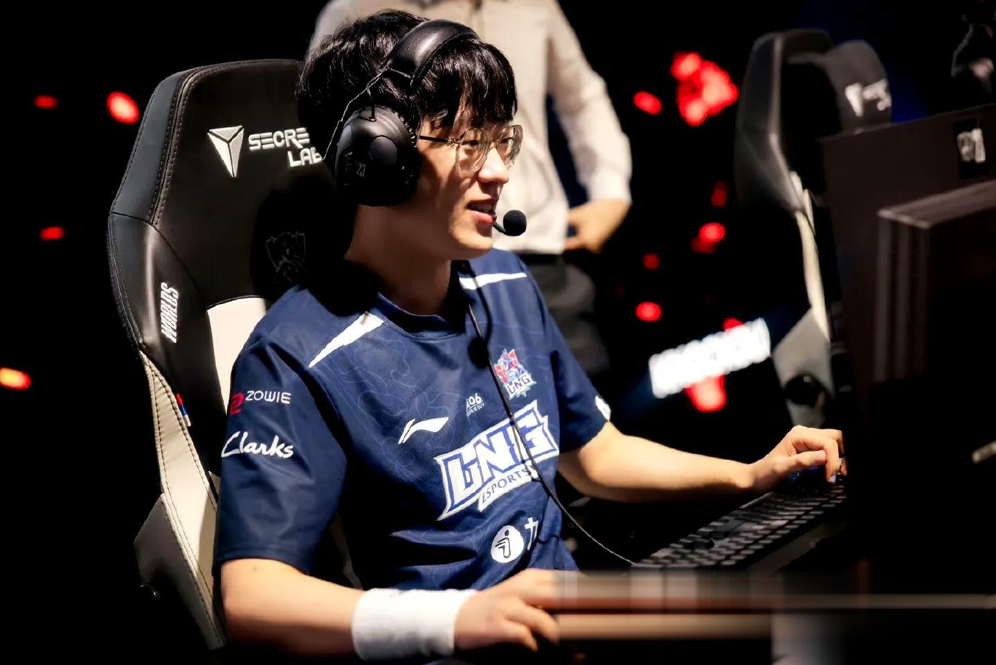 美国队不断突破!,Scout连续十场比赛得分超过领先优势明显观众掌声雷动的简单介绍 美国队不断突破!,Scout连续十场比赛得分超过领先优势明显观众掌声雷动的简单介绍