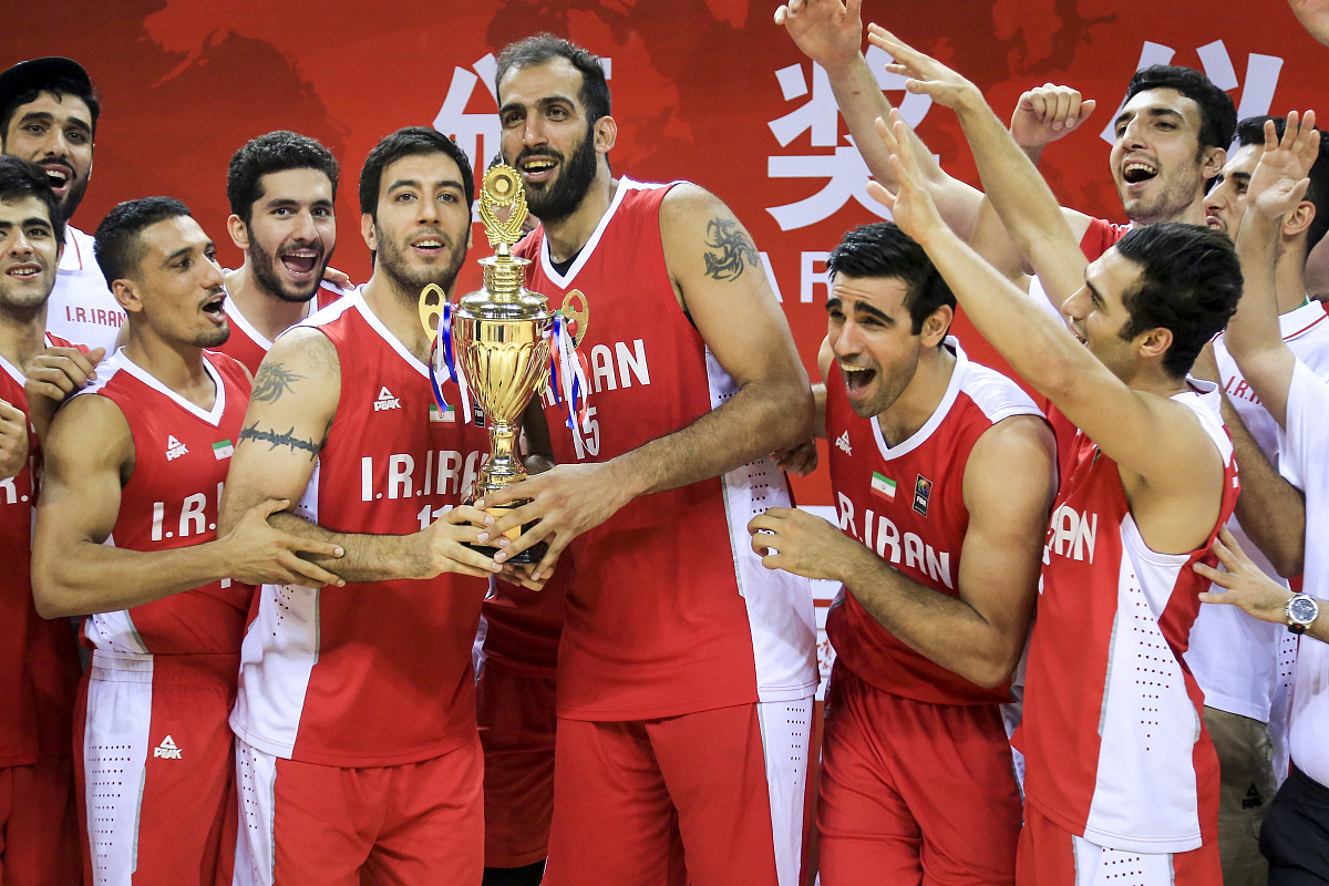 金州勇士训练开放日,清晨远射贴柱引欢呼,NBA常规赛在即,资深球员宣示担当的简单介绍 金州勇士训练开放日,清晨远射贴柱引欢呼,NBA常规赛在即,资深球员宣示担当的简单介绍